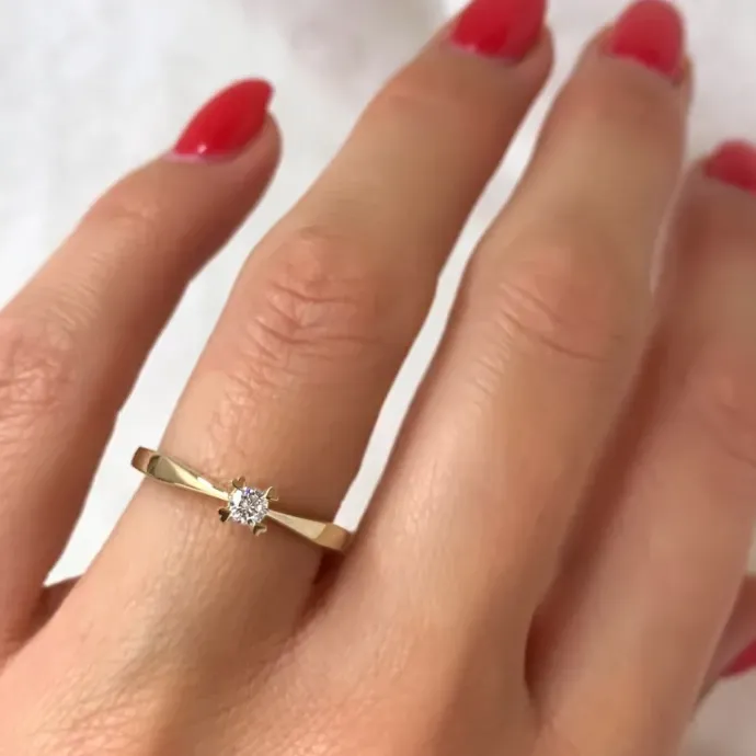 Kampagne - diamant solitairering i 14 karat guld 0,10 ct