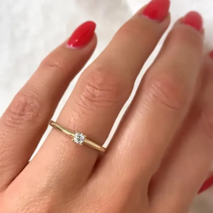 Kampagne - diamant solitairering i 14 karat guld 0,12 ct