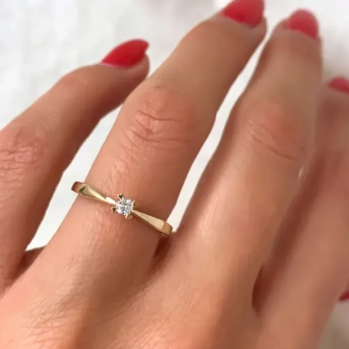 Kampagne - diamant solitairering i 14 karat guld 0,08 ct
