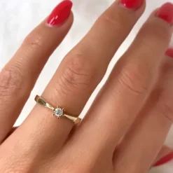 Kampagne - diamant solitairering i 14 karat guld 0,10 ct