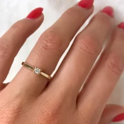 Kampagne - diamant solitairering i 14 karat guld 0,08 ct