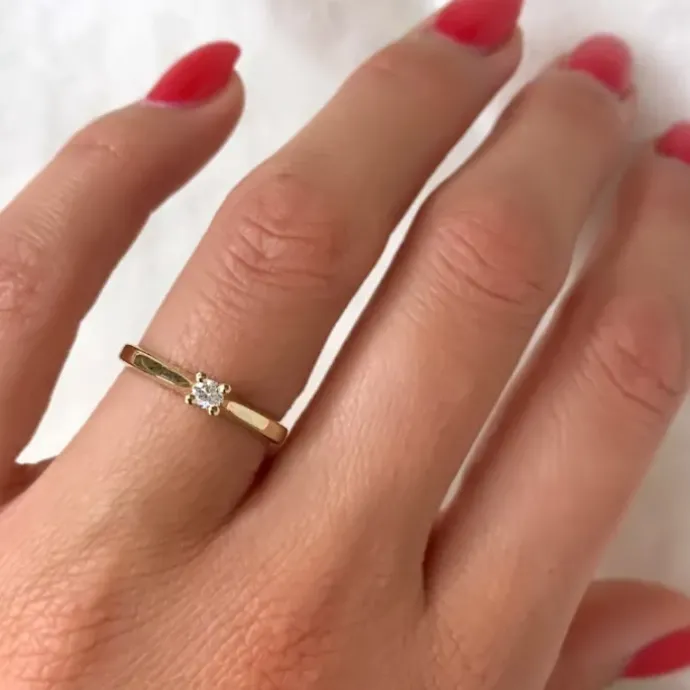 Kampagne - diamant solitairering i 14 karat guld 0,08 ct