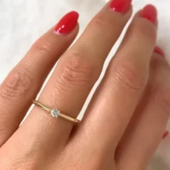 Kampagne - diamant solitairering i 14 karat guld 0,08 ct