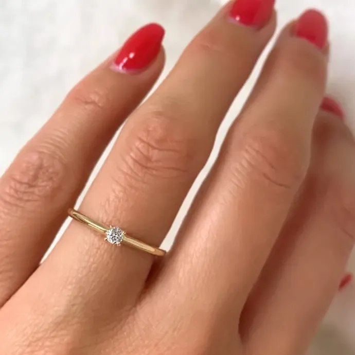Kampagne - diamant solitairering i 14 karat guld 0,08 ct