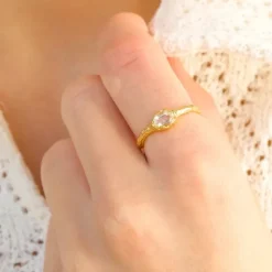 Klar quartz ring i forgyldt sølv