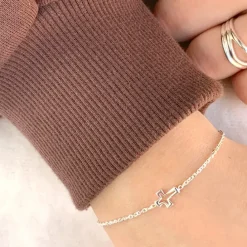 Kors armbånd i sølv med vedhæng i sølv