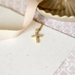 Kors diamantvedhæng i 14 karat guld 0,28 ct