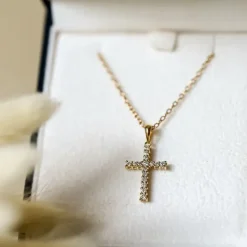Kors diamantvedhæng i 14 karat guld 0,28 ct