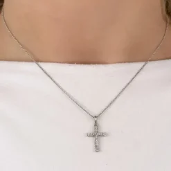 Kors diamantvedhæng i 14 karat hvidguld 0,28 ct