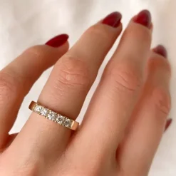 Kraftig alliancering i 14 karat guld 5 x 0,10 ct