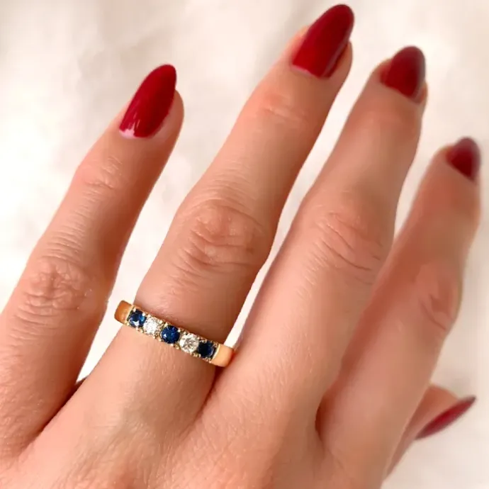 Kraftig blå safir alliancering i 14 karat guld 2 x 0,10 ct 0,40 ct
