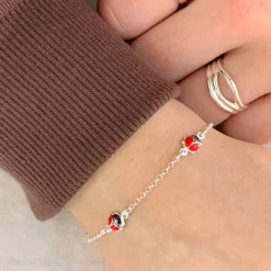 Mariehøne armbånd i sølv med vedhæng i sølv