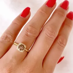 Morganit diamantring i 14 karat guld 0,75 ct 0,10 ct