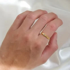 Multifarvet zirkon ring i forgyldt sølv