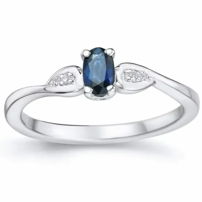Oval blå safir ring i 14 karat hvidguld 0,008 ct 0,35 ct