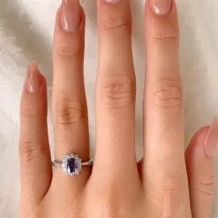 Oval lilla zirkon ring i sølv