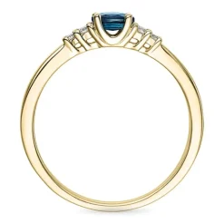 Oval safir diamantring i 14 karat guld 0,35 ct 0,06 ct