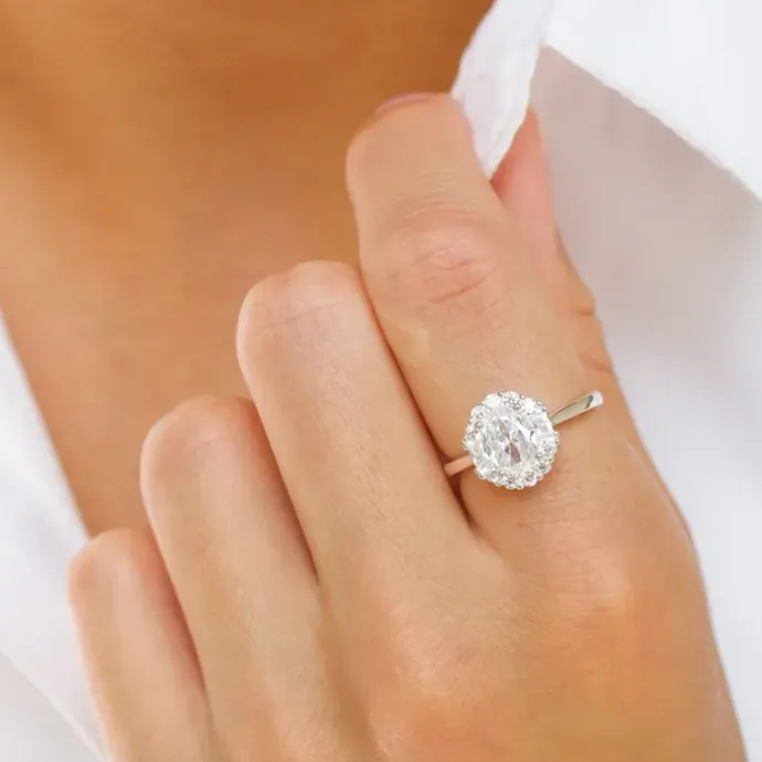 Oval zirkon ring i sølv
