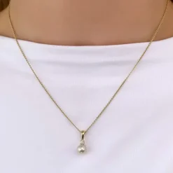 Perle diamantvedhæng i 9 karat guld 0,05 ct