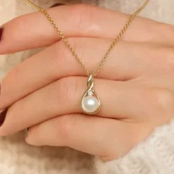 Perle diamantvedhæng i 9 karat guld 0,03 ct