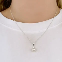 Perle halskæde i sølv med vedhæng i sølv