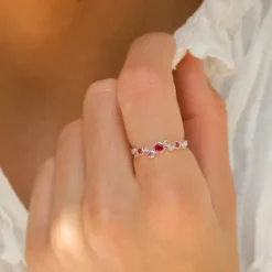 Pink zirkon ring i sølv - Bubbly Twist