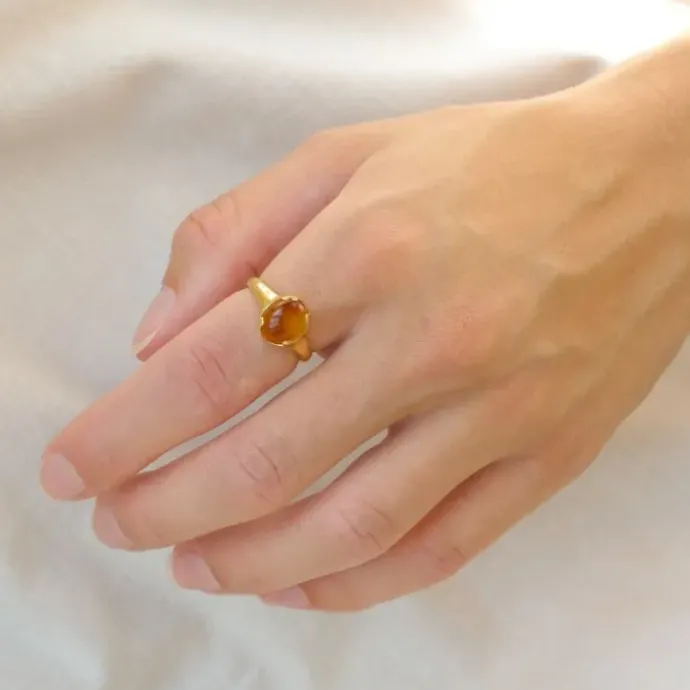 Rav ring i forgyldt sølv