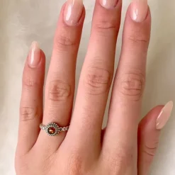 Rav ring i oxideret sterlingsølv