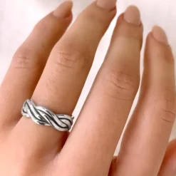 Ring i oxideret sterlingsølv