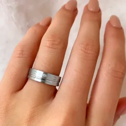 Ring i rhodineret sølv