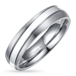 Ring i titanium og sølv
