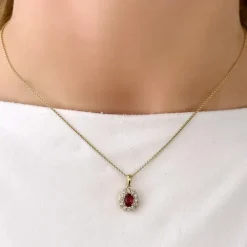 Rosetvedhæng i 14 karat guld 0,26 ct 0,63 ct