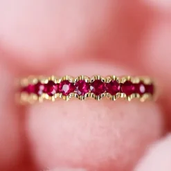 Rubin alliancering i 14 karat guld 0,70 ct