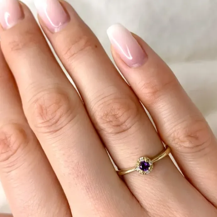 Rund ametyst ring i 9 karat guld 0,02 ct 0,12 ct