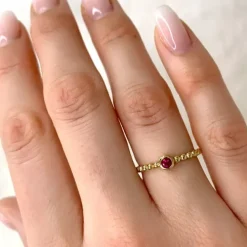Rund rubin ring i 9 karat guld 0,14 ct
