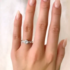 Rund zirkon ring i sølv
