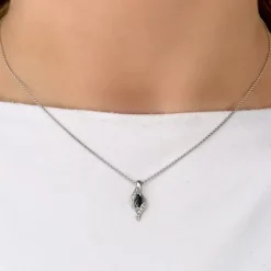 Safir diamantvedhæng i 14 karat hvidguld 0,04 ct 0,34 ct