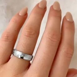 Sandblæst zirkon ring i rhodineret sølv