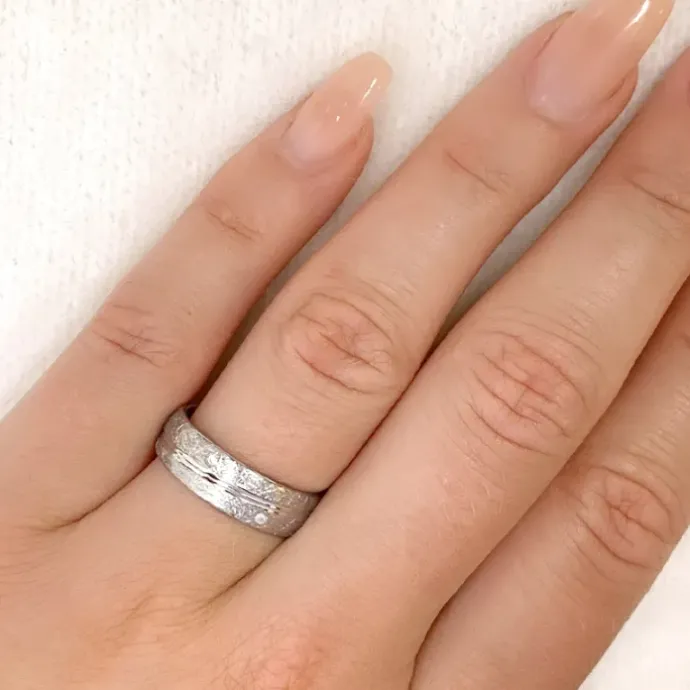 Sandblæst zirkon ring i rhodineret sølv
