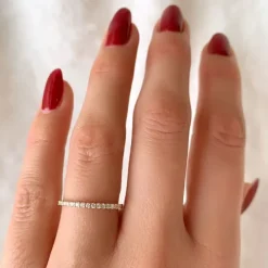 Smal diamant alliancering i 14 karat guld 0,15 ct