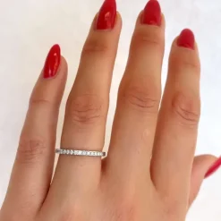 Smal diamant hvidgulds alliancering i 14 karat hvidguld 0,154 ct