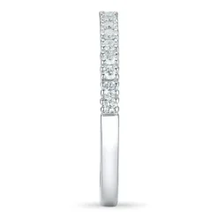 Smal diamantring i 14 karat hvidguld 0,27 ct