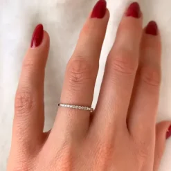 Smal diamantring i 14 karat hvidguld 0,099 ct