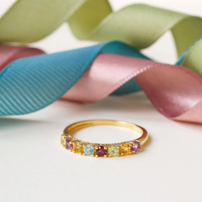 Smal multifarvet ring i 8 karat guld