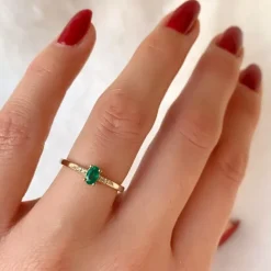 Smaragd brillantring i 14 karat guld 0,25 ct 0,02 ct