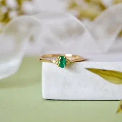 Smaragd diamantring i 14 karat guld 0,25 ct 0,03 ct