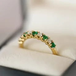 Smaragd diamantring i 14 karat guld 0,40 ct 0,24 ct