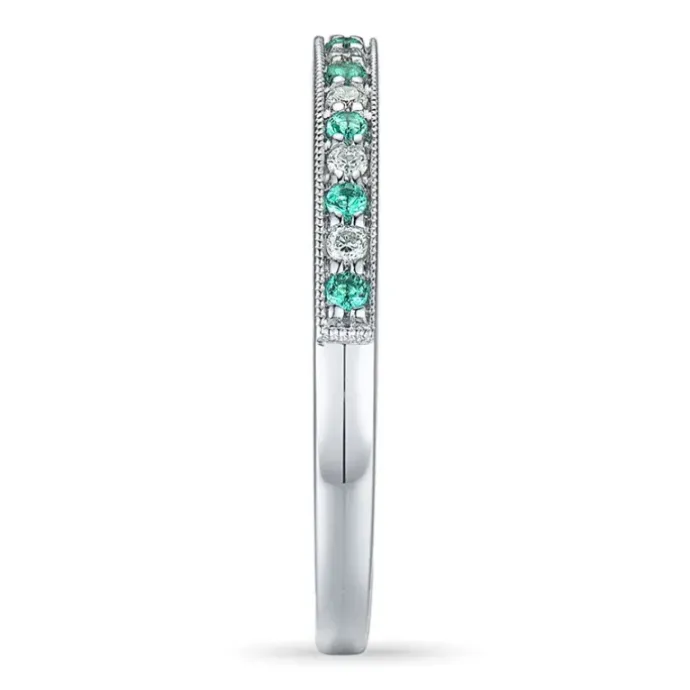 Smaragd ring i 14 karat hvidguld 0,08 ct 0,10 ct