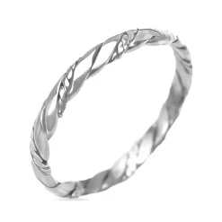 Snoet ring i sølv