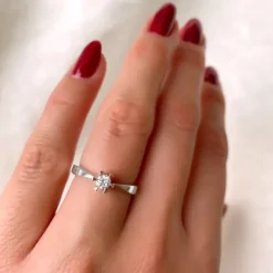 Solitairering i 14 karat hvidguld 0,20 ct